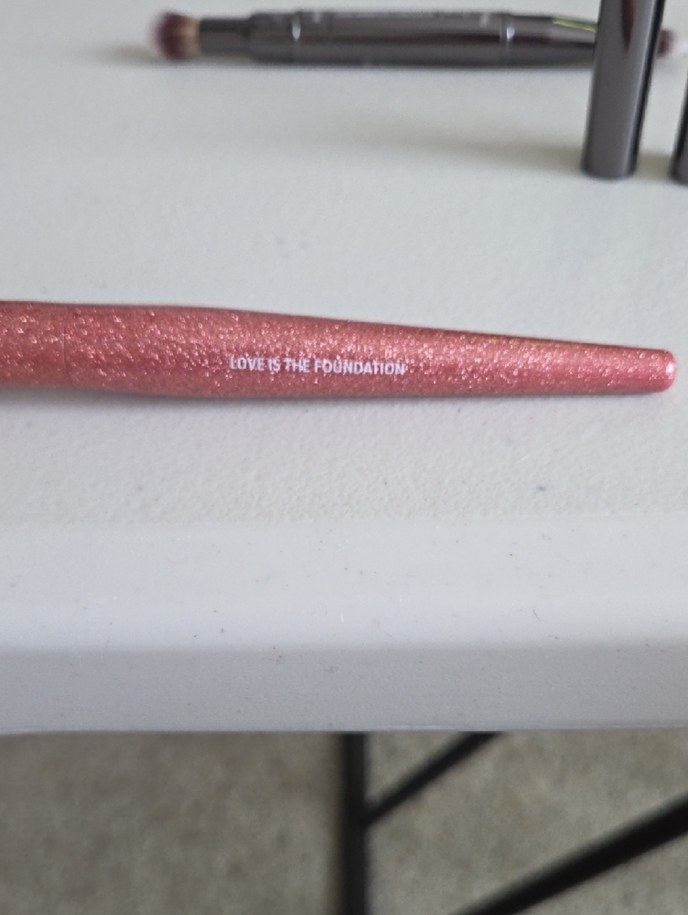 it cosmetics Pink and Rose Gold Makeup Brush Set - Picture 4 of 6